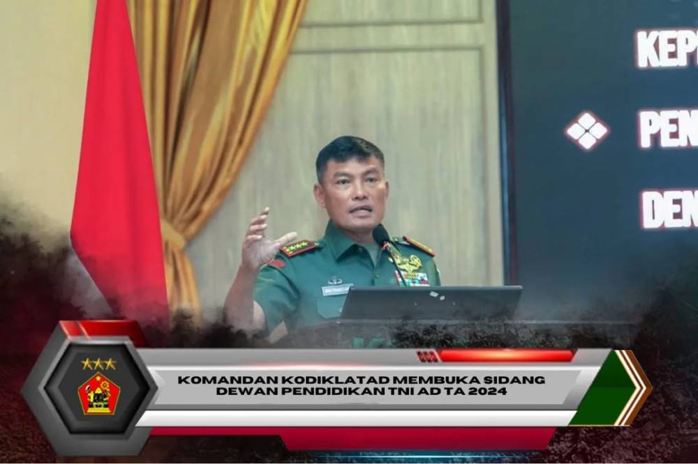 KOMANDAN KODIKLATAD MEMBUKA SIDANG DEWAN PENDIDIKAN TNI AD TA 2024