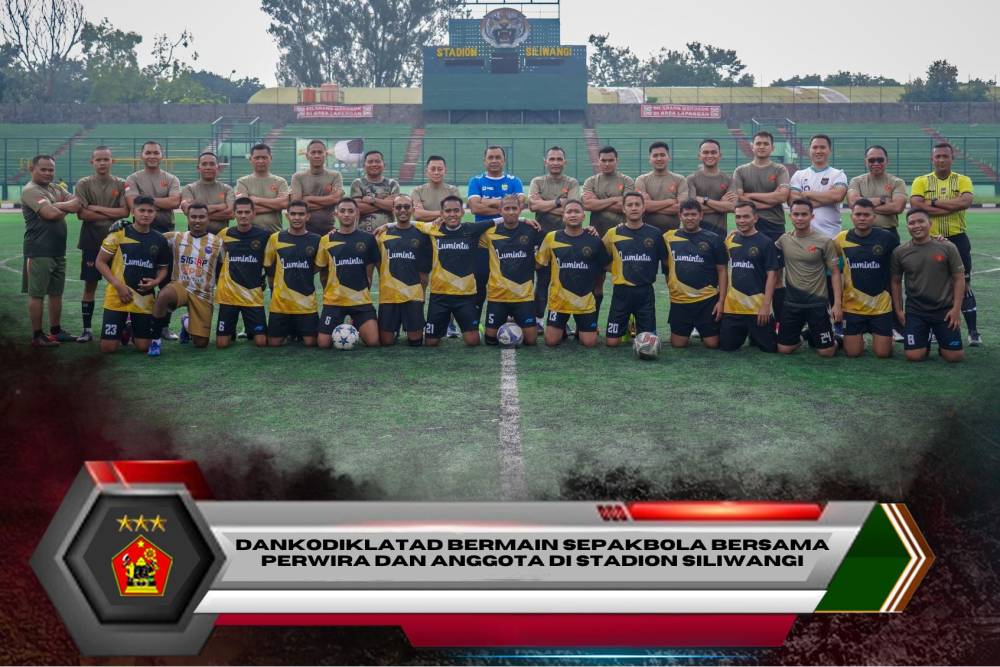 DANKODIKLATAD BERMAIN SEPAKBOLA BERSAMA PERWIRA DAN ANGGOTA DI STADION SILIWANGI