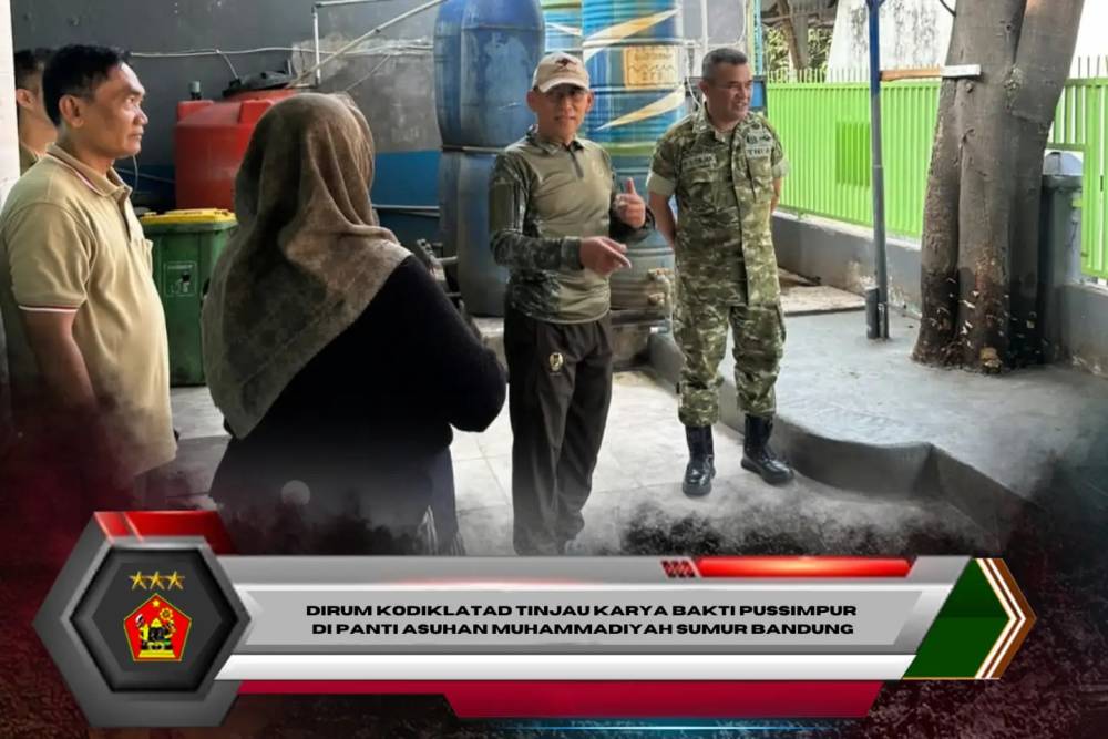 Dirum Kodiklatad Tinjau Karya Bakti Pussimpur di Panti Asuhan Muhammadiyah Sumur Bandung