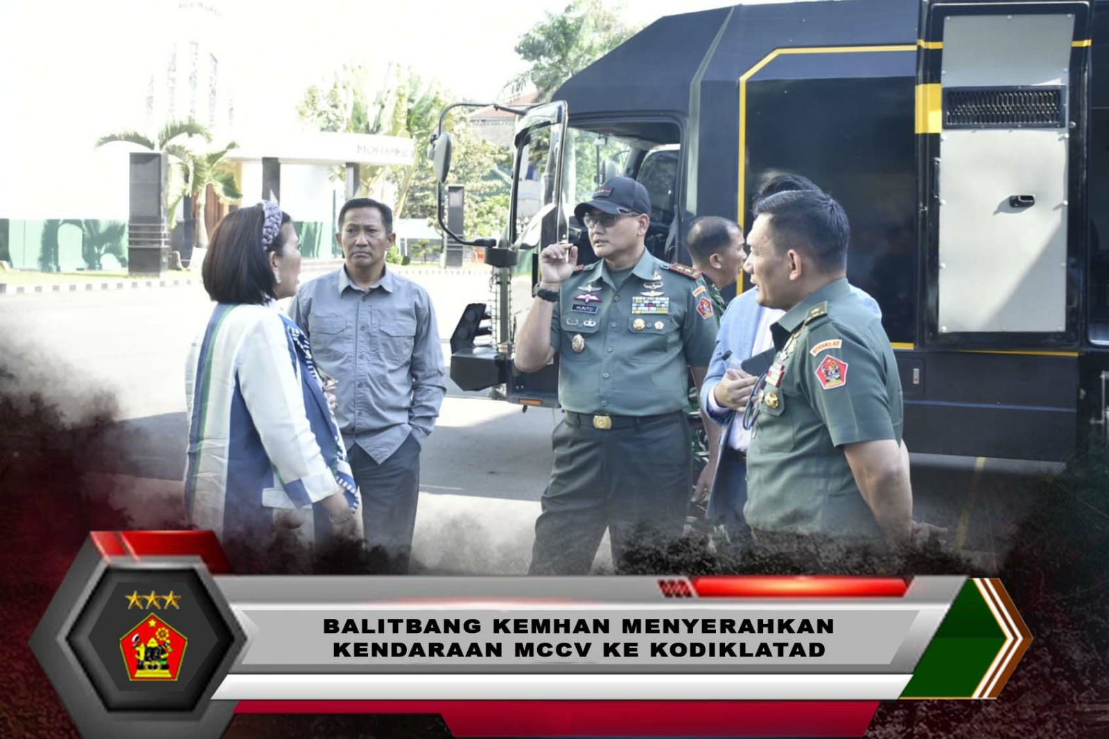 BALITBANG KEMHAN MENYERAHKAN KENDARAAN MCCV KE KODIKLATAD